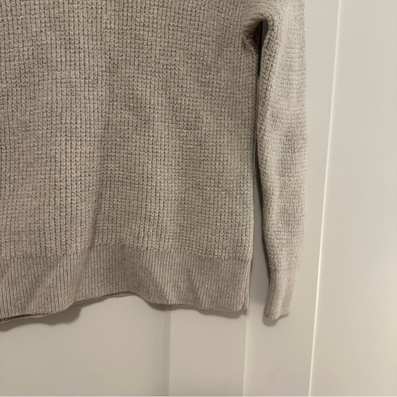 Wilfred Free Beige Waffle Knit Crew Neck Sweater Size XXS Women’s 100% Wool - Picture 3 of 12
